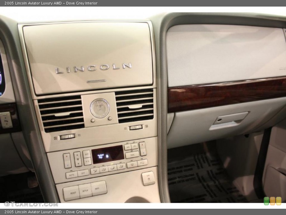 Dove Grey Interior Controls for the 2005 Lincoln Aviator Luxury AWD #38417905
