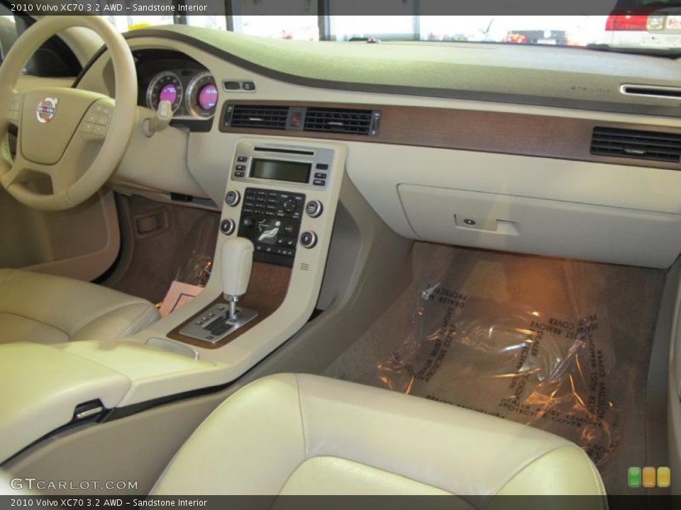 Sandstone Interior Dashboard for the 2010 Volvo XC70 3.2 AWD #38423141