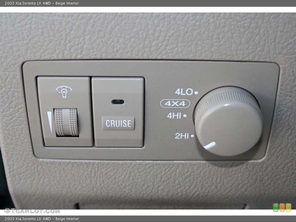 Beige Interior Controls for the 2003 Kia Sorento LX 4WD #38424721