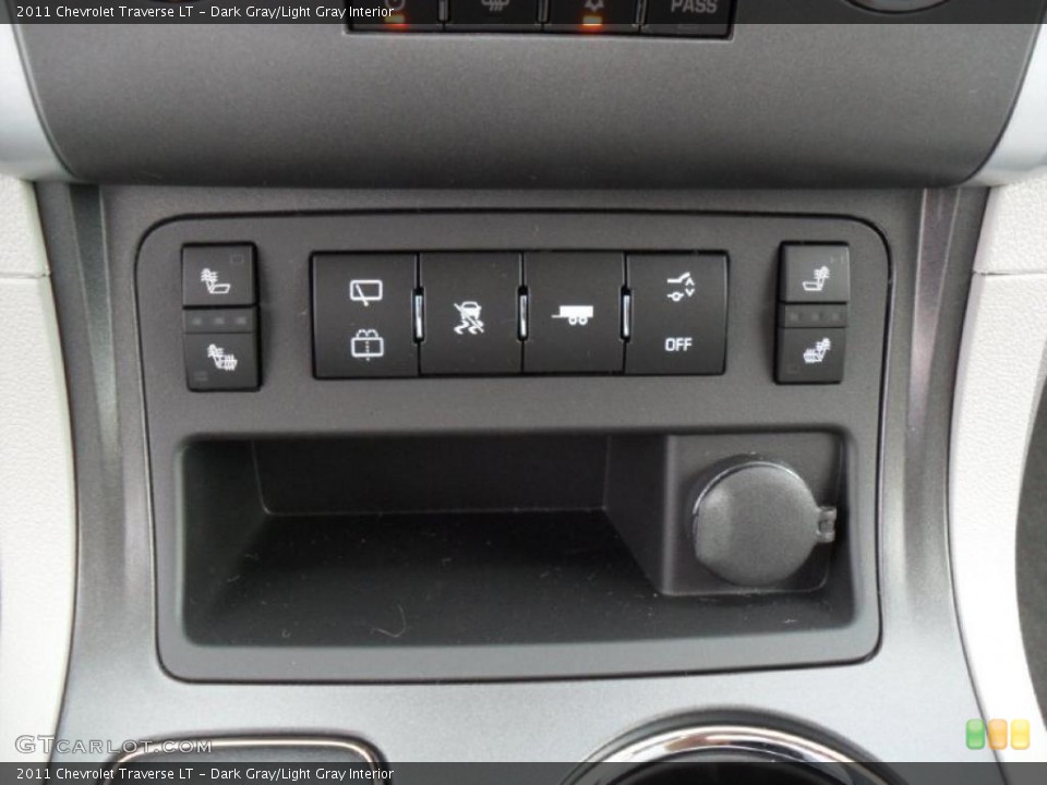 Dark Gray/Light Gray Interior Controls for the 2011 Chevrolet Traverse LT #38425245