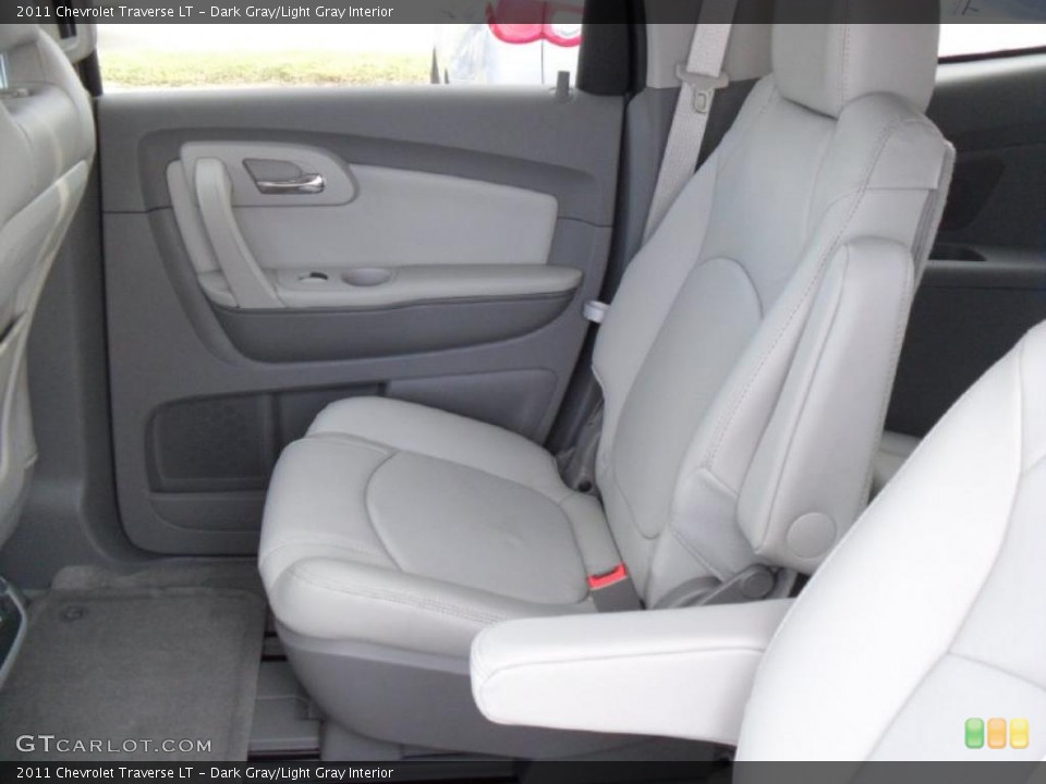 Dark Gray/Light Gray Interior Photo for the 2011 Chevrolet Traverse LT #38425265