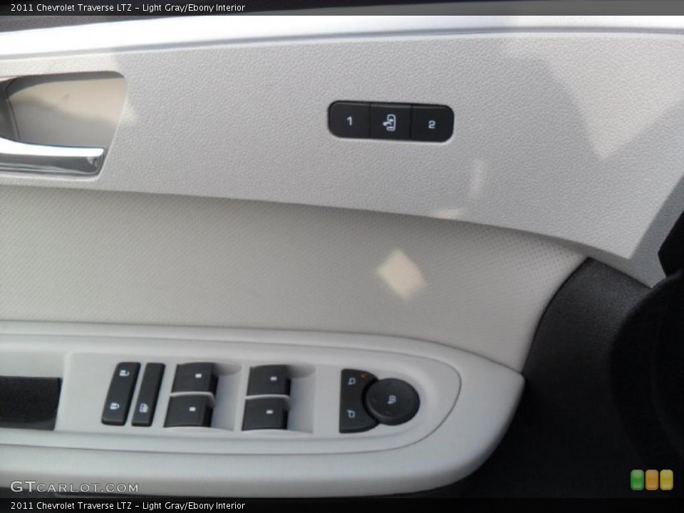 Light Gray/Ebony Interior Controls for the 2011 Chevrolet Traverse LTZ #38425965