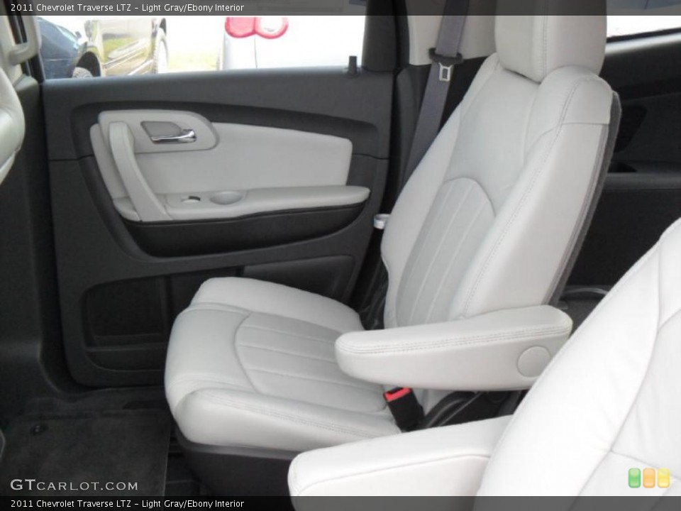 Light Gray/Ebony Interior Photo for the 2011 Chevrolet Traverse LTZ #38426053