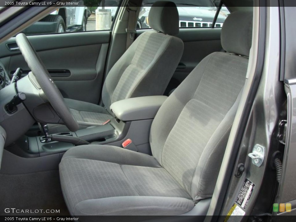 Gray Interior Photo for the 2005 Toyota Camry LE V6 #38426969