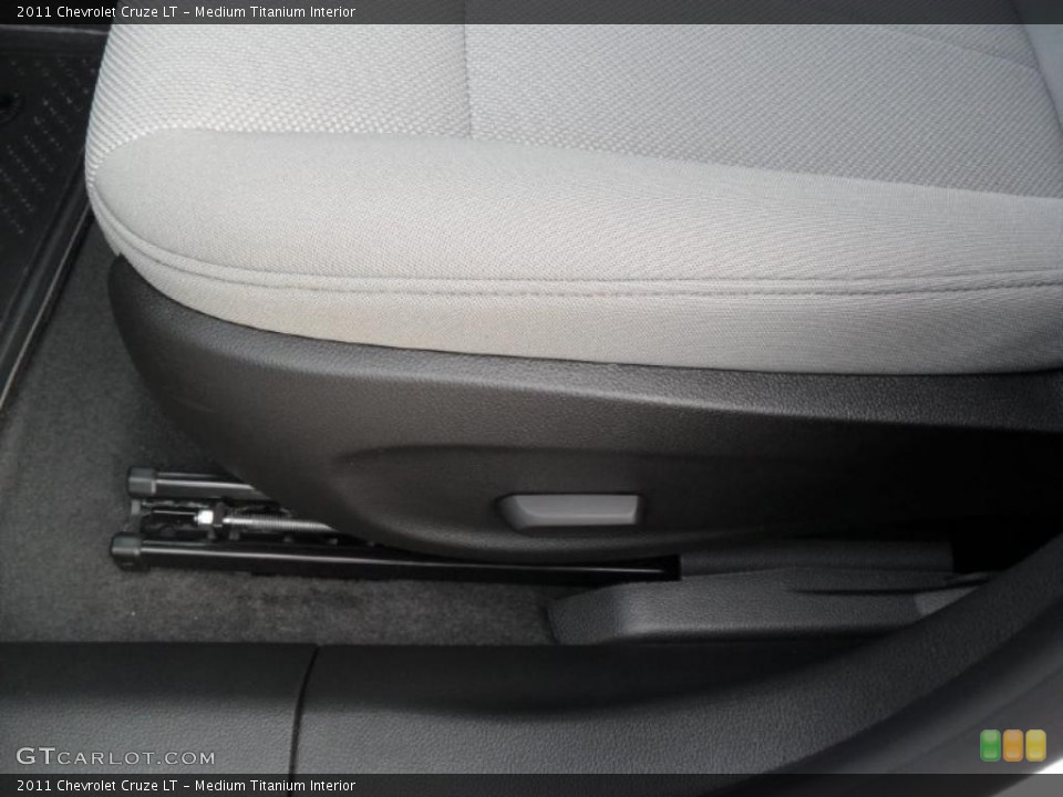 Medium Titanium Interior Photo for the 2011 Chevrolet Cruze LT #38429185