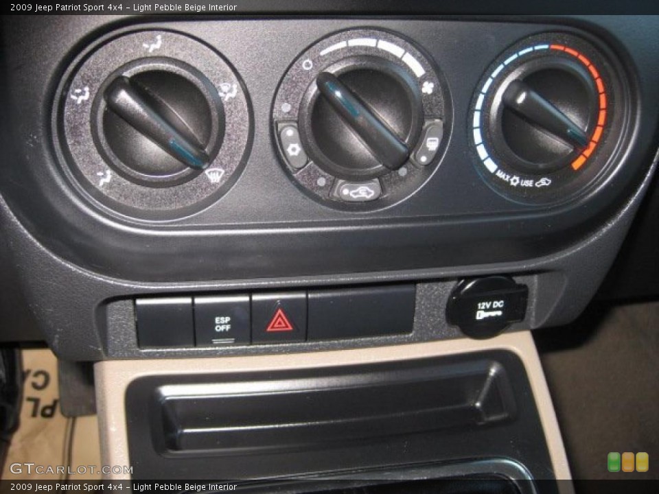 Light Pebble Beige Interior Controls for the 2009 Jeep Patriot Sport 4x4 #38430113