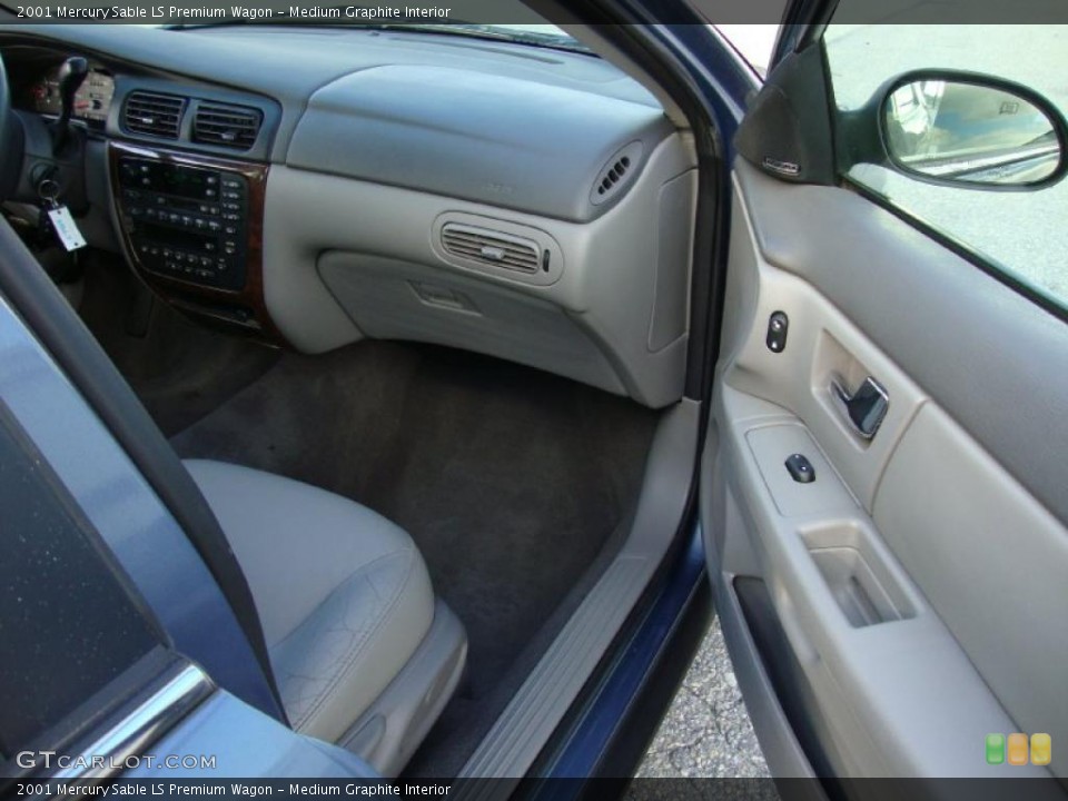 Medium Graphite Interior Photo for the 2001 Mercury Sable LS Premium Wagon #38433716