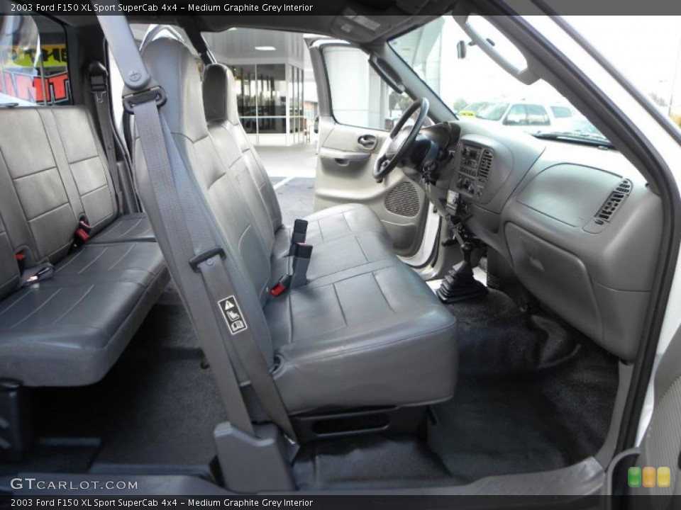 Medium Graphite Grey Interior Photo for the 2003 Ford F150 XL Sport SuperCab 4x4 #38440080