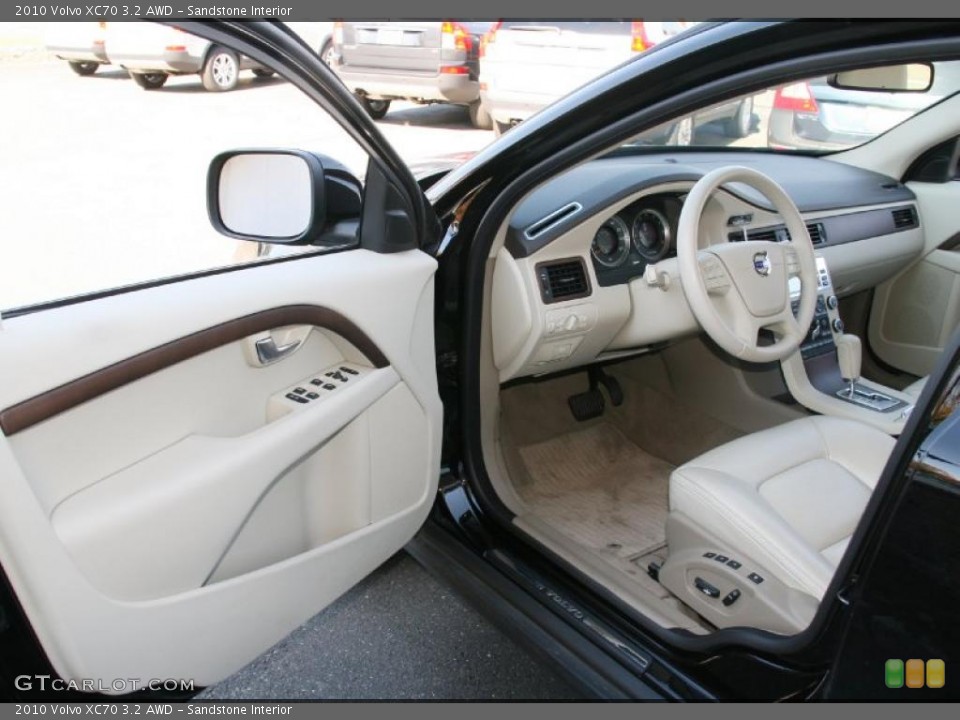 Sandstone Interior Photo for the 2010 Volvo XC70 3.2 AWD #38441012