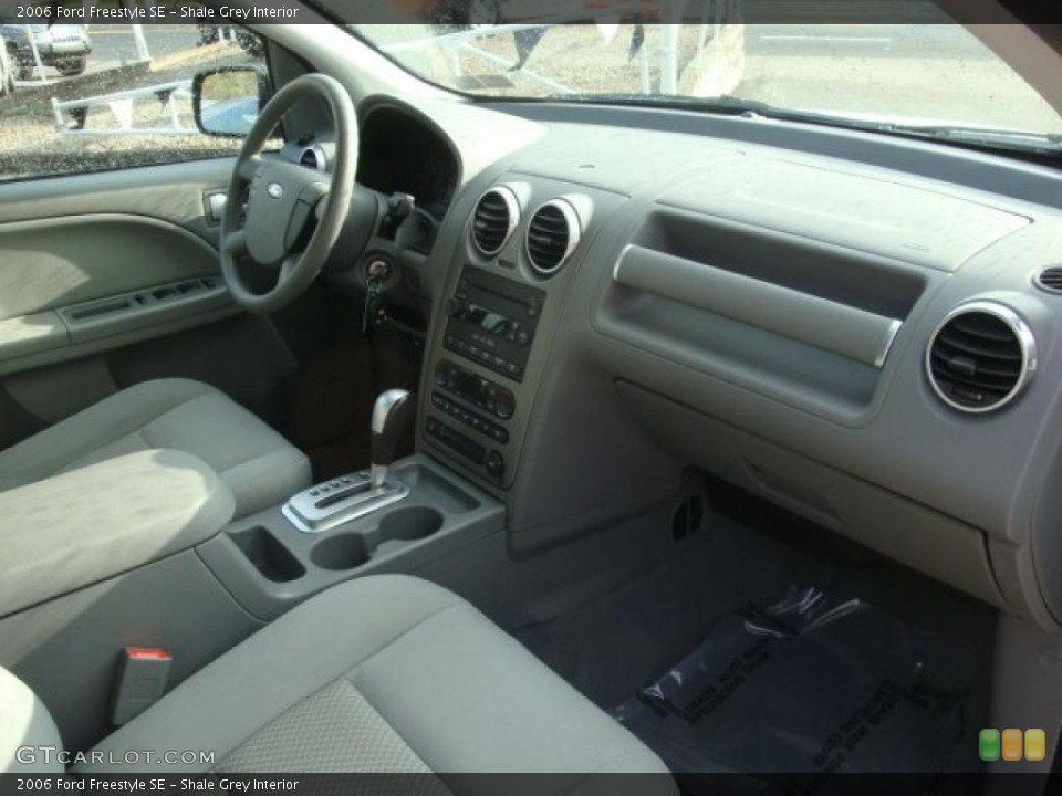 Shale Grey Interior Dashboard for the 2006 Ford Freestyle SE #38441740