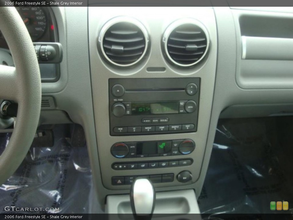 Shale Grey Interior Controls for the 2006 Ford Freestyle SE #38441876