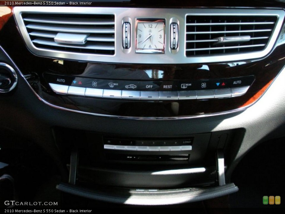 Black Interior Controls for the 2010 Mercedes-Benz S 550 Sedan #38445040
