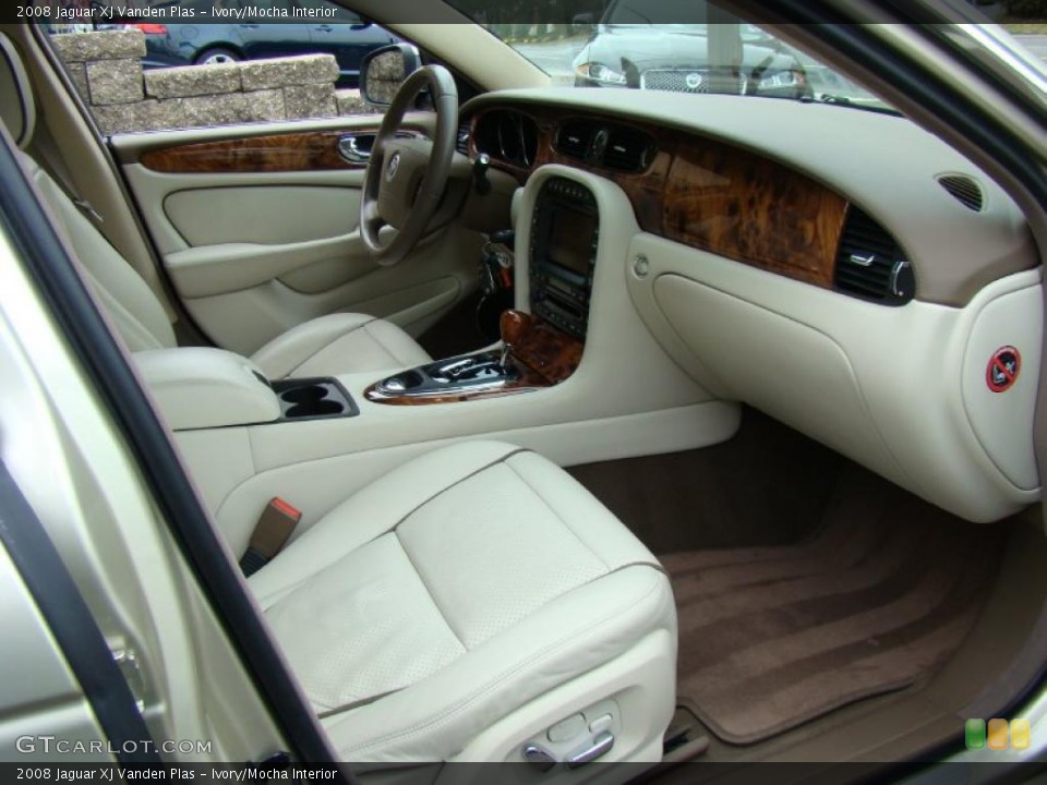Ivory/Mocha Interior Dashboard for the 2008 Jaguar XJ Vanden Plas #38446368