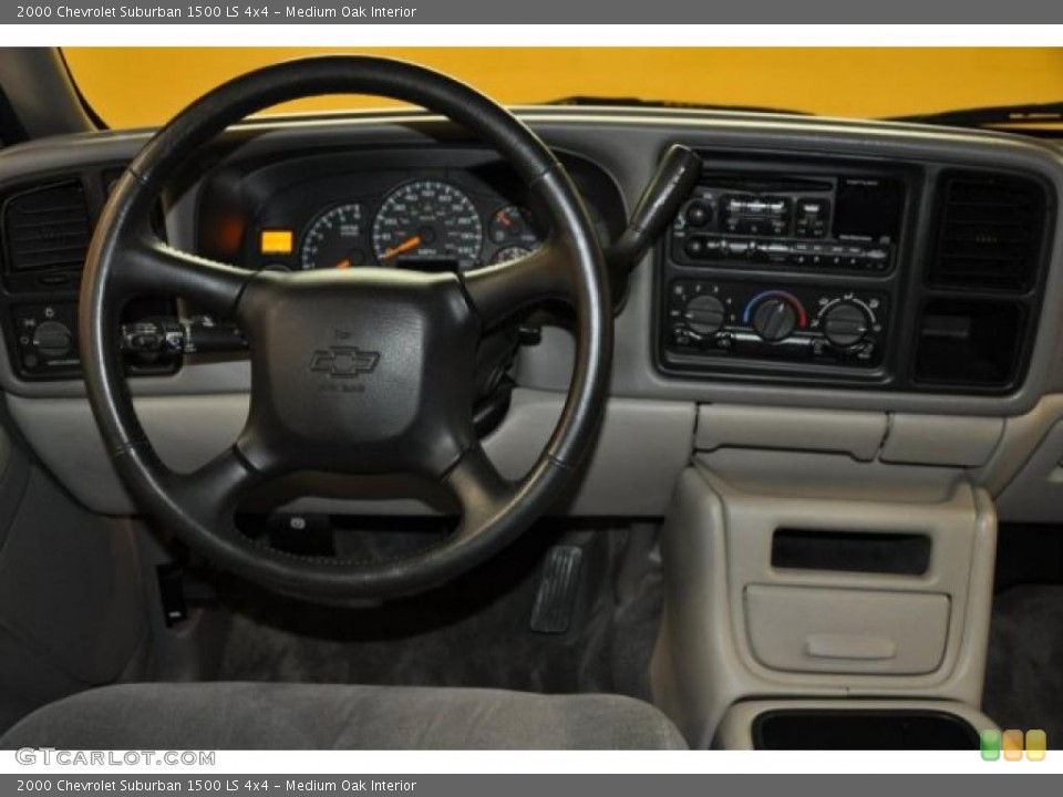 Medium Oak Interior Dashboard for the 2000 Chevrolet Suburban 1500 LS 4x4 #38449852