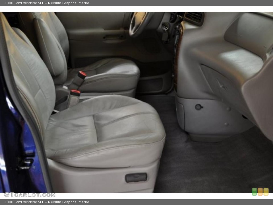 Medium Graphite Interior Photo for the 2000 Ford Windstar SEL #38451576