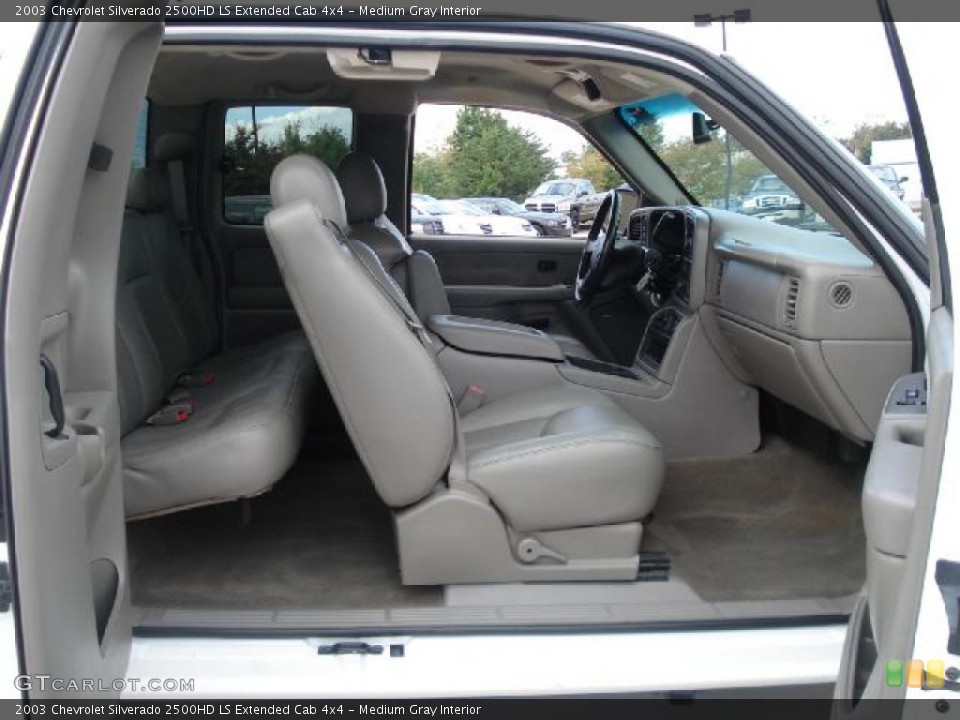 Medium Gray Interior Photo for the 2003 Chevrolet Silverado 2500HD LS Extended Cab 4x4 #38458869