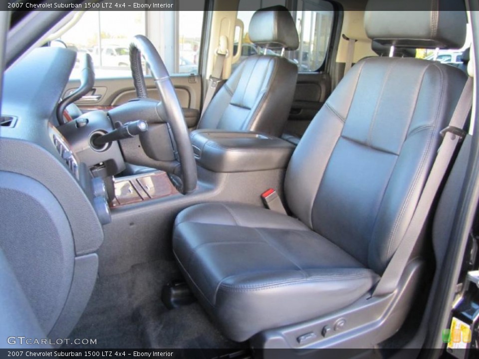 Ebony Interior Photo for the 2007 Chevrolet Suburban 1500 LTZ 4x4 #38460113