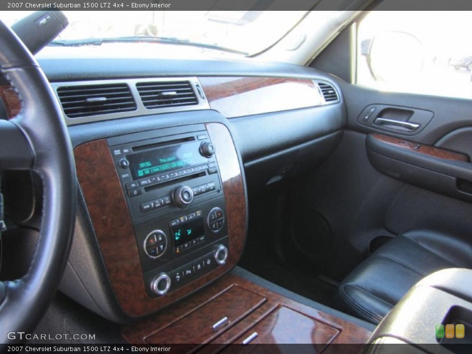 Ebony Interior Photo for the 2007 Chevrolet Suburban 1500 LTZ 4x4 #38460245