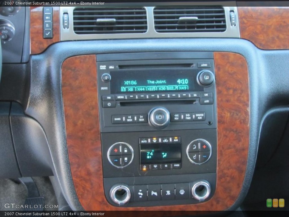 Ebony Interior Controls for the 2007 Chevrolet Suburban 1500 LTZ 4x4 #38460261