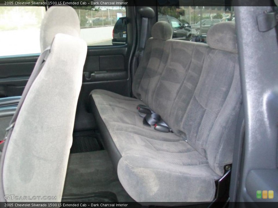 Dark Charcoal Interior Photo for the 2005 Chevrolet Silverado 1500 LS Extended Cab #38462473
