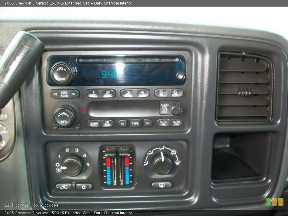 Dark Charcoal Interior Controls for the 2005 Chevrolet Silverado 1500 LS Extended Cab #38462513