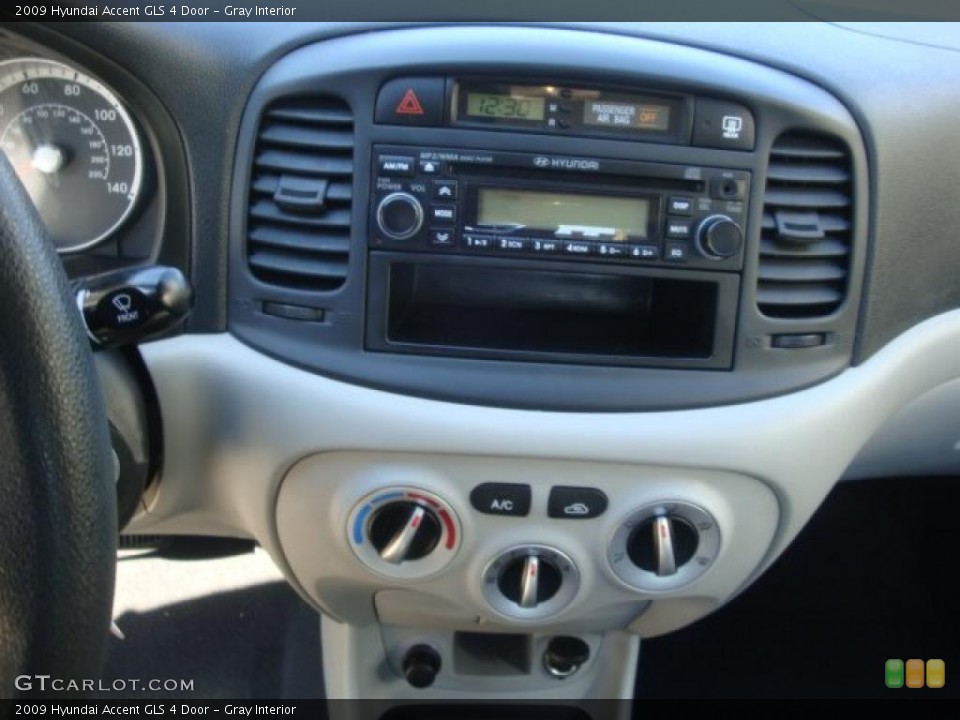 Gray Interior Controls for the 2009 Hyundai Accent GLS 4 Door #38466425