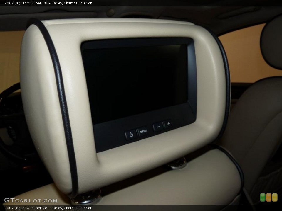 Barley/Charcoal Interior Controls for the 2007 Jaguar XJ Super V8 #38470561