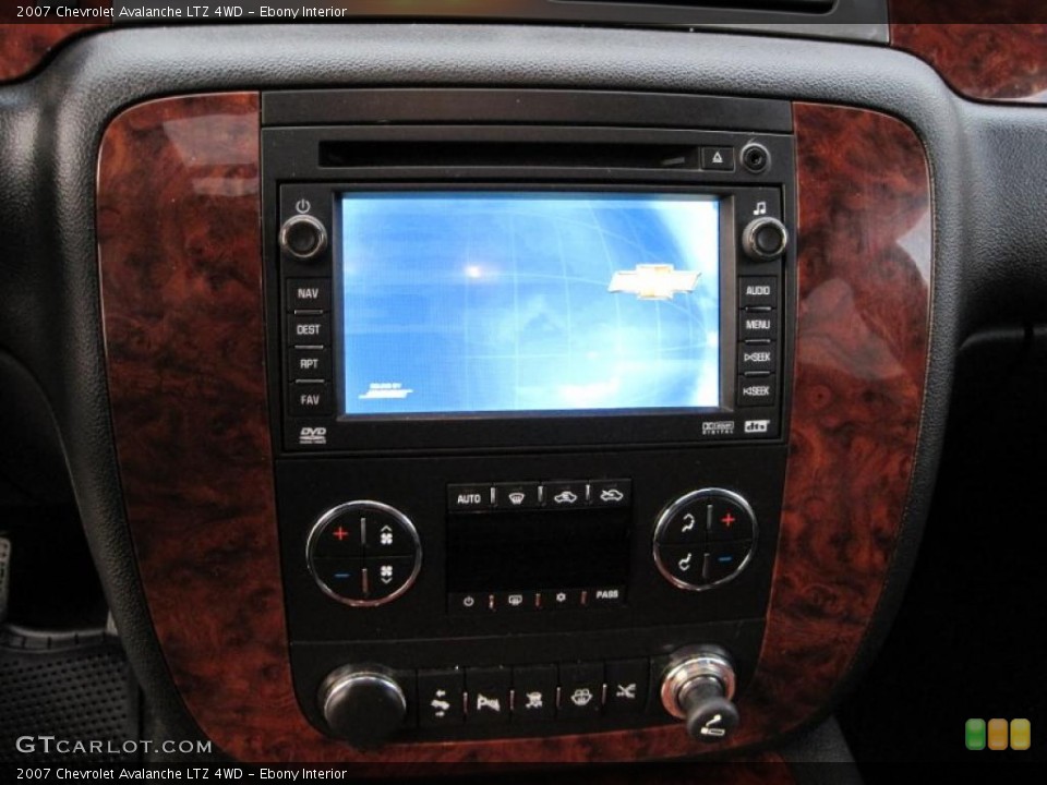 Ebony Interior Controls for the 2007 Chevrolet Avalanche LTZ 4WD #38473847