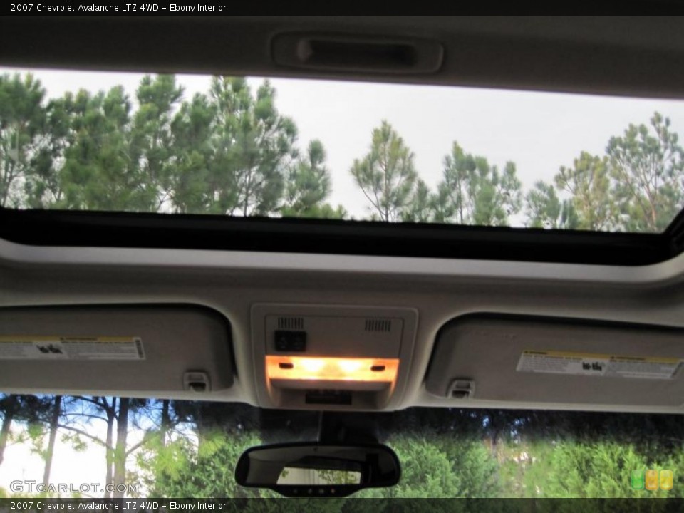 Ebony Interior Sunroof for the 2007 Chevrolet Avalanche LTZ 4WD #38473851