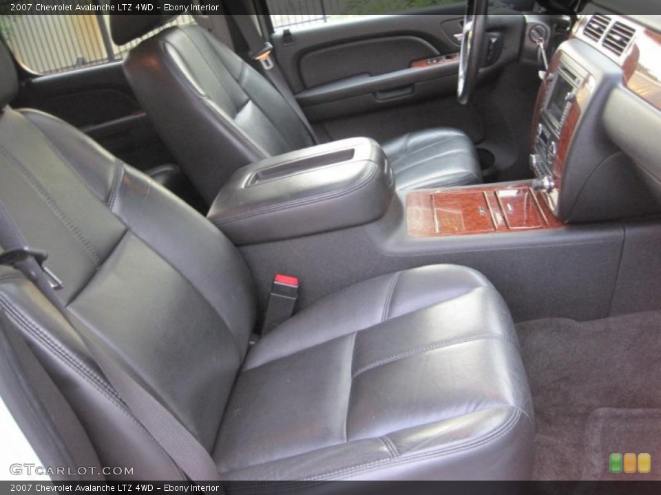 Ebony Interior Photo for the 2007 Chevrolet Avalanche LTZ 4WD #38473859