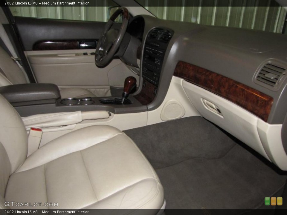 Medium Parchment Interior Photo for the 2002 Lincoln LS V8 #38477231