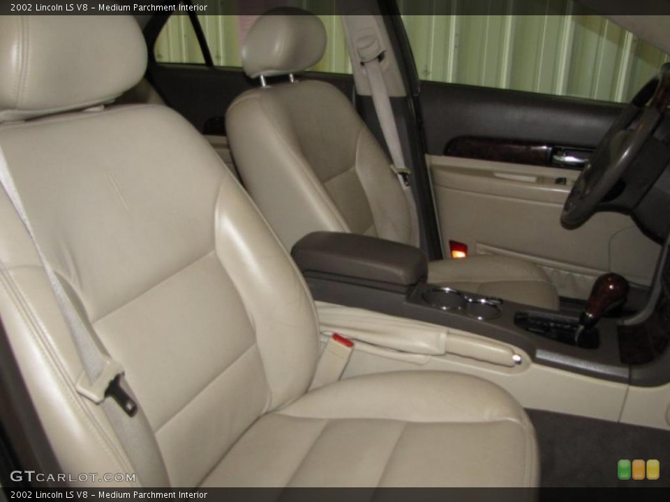 Medium Parchment Interior Photo for the 2002 Lincoln LS V8 #38477247