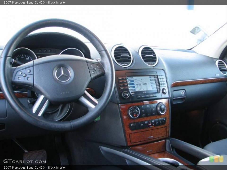 Black Interior Dashboard for the 2007 Mercedes-Benz GL 450 #38486511