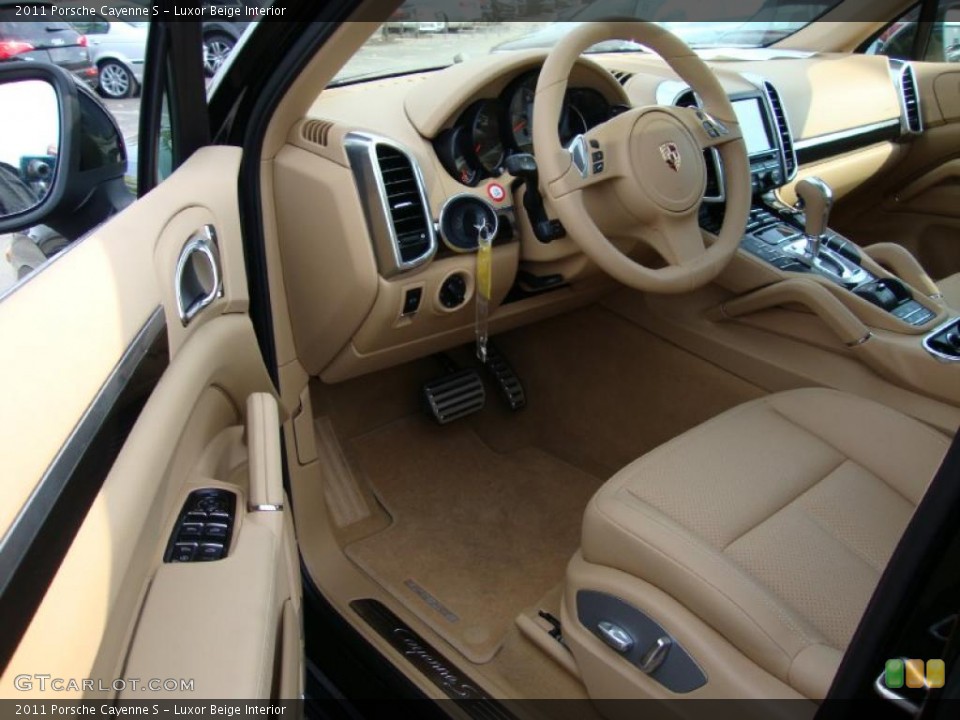 Luxor Beige Interior Photo for the 2011 Porsche Cayenne S #38495539