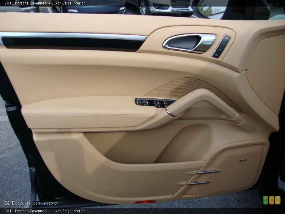 Luxor Beige Interior Door Panel for the 2011 Porsche Cayenne S #38495555