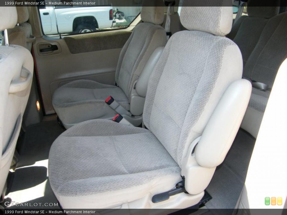 Medium Parchment Interior Photo for the 1999 Ford Windstar SE #38495567