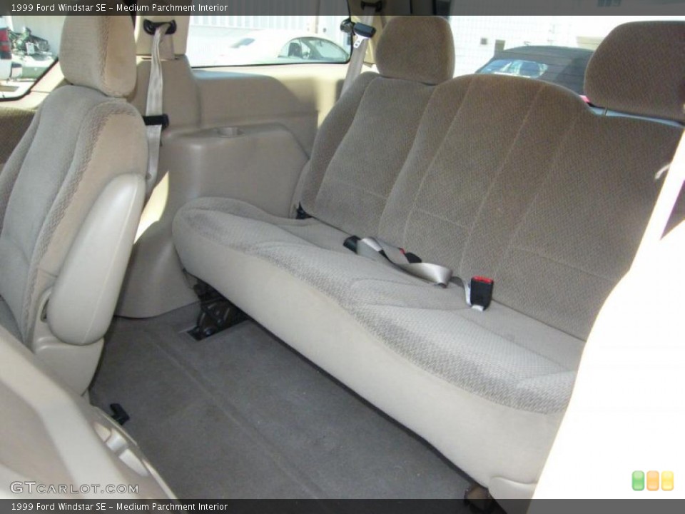 Medium Parchment Interior Photo for the 1999 Ford Windstar SE #38495595