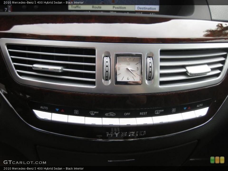 Black Interior Controls for the 2010 Mercedes-Benz S 400 Hybrid Sedan #38500919