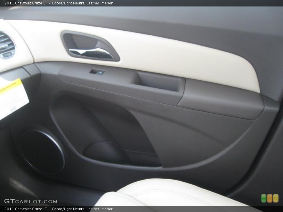Cocoa/Light Neutral Leather Interior Door Panel for the 2011 Chevrolet Cruze LT #38501375
