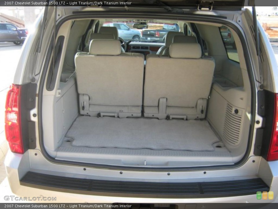 Light Titanium/Dark Titanium Interior Trunk for the 2007 Chevrolet Suburban 1500 LTZ #38515091