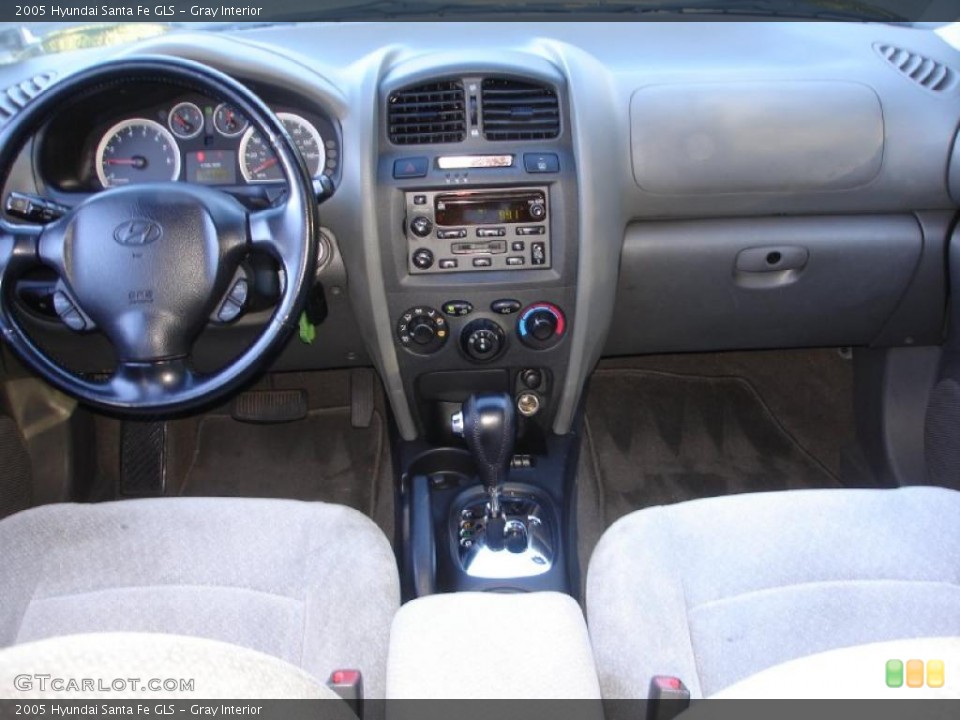 Gray Interior Dashboard for the 2005 Hyundai Santa Fe GLS #38517567