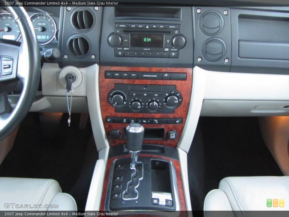 Medium Slate Gray Interior Controls for the 2007 Jeep Commander Limited 4x4 #38519755