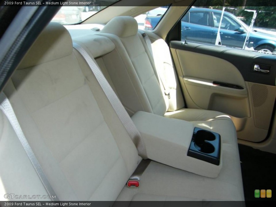 Medium Light Stone Interior Photo for the 2009 Ford Taurus SEL #38522391