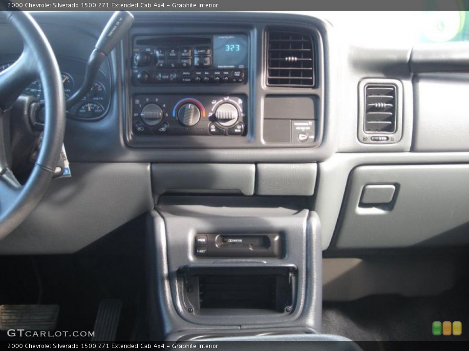Graphite Interior Controls for the 2000 Chevrolet Silverado 1500 Z71 Extended Cab 4x4 #38528999