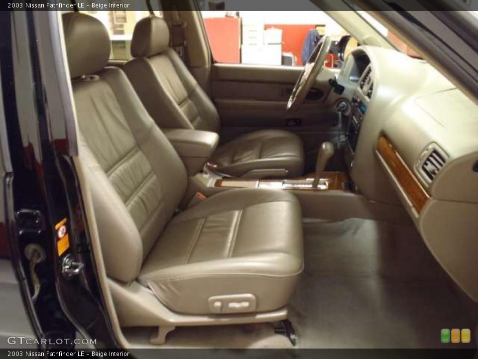 Beige Interior Photo for the 2003 Nissan Pathfinder LE #38553765