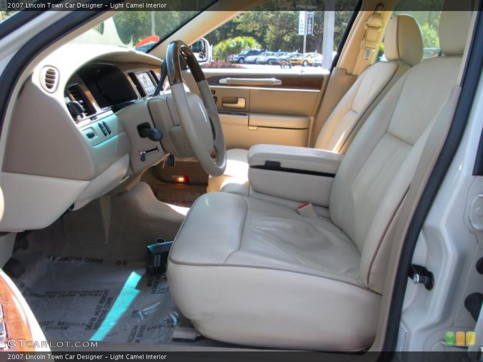 Light Camel Interior Photo for the 2007 Lincoln Town Car Designer #38562009