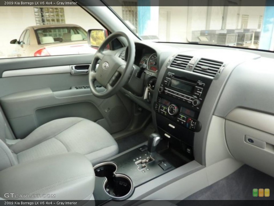 Gray Interior Photo for the 2009 Kia Borrego LX V6 4x4 #38566585