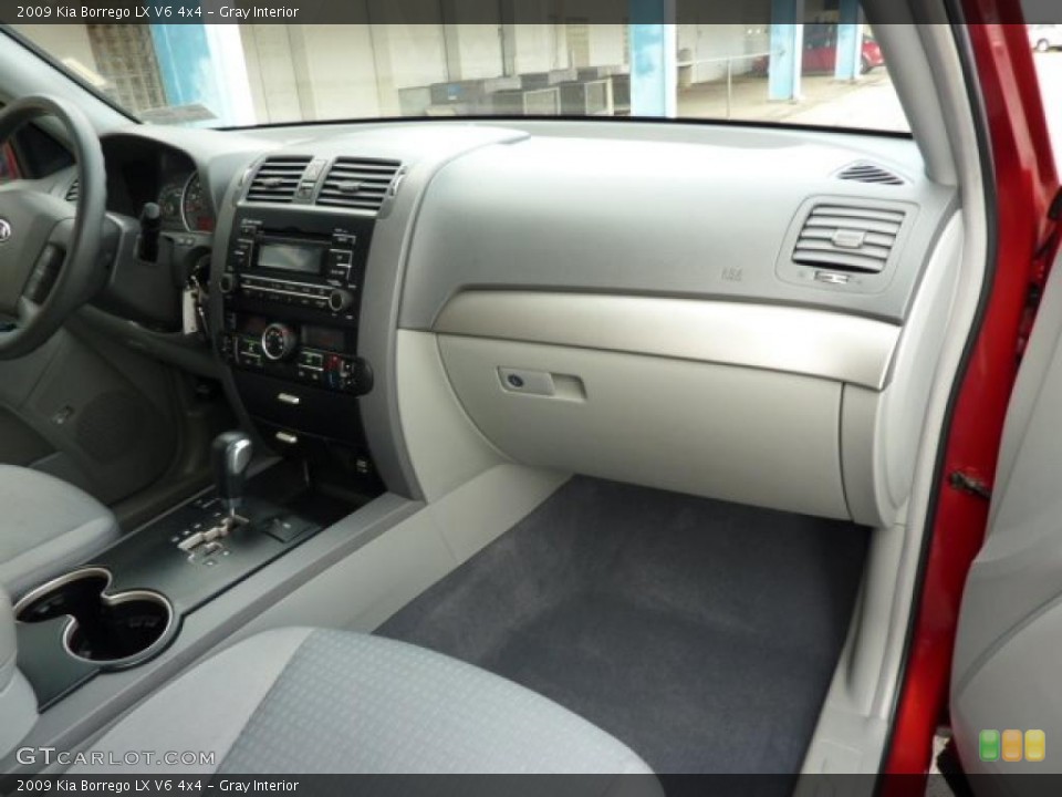 Gray Interior Photo for the 2009 Kia Borrego LX V6 4x4 #38566601