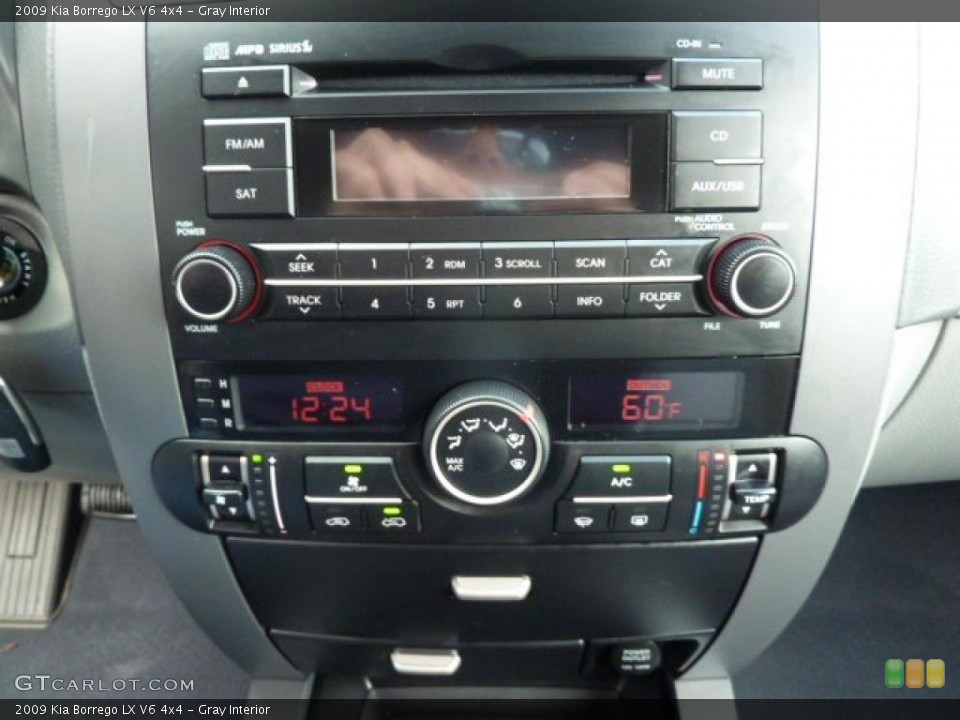 Gray Interior Controls for the 2009 Kia Borrego LX V6 4x4 #38566633