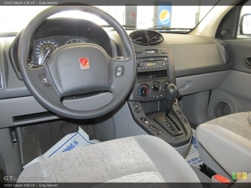 Gray Interior Photo for the 2003 Saturn VUE V6 #38573104